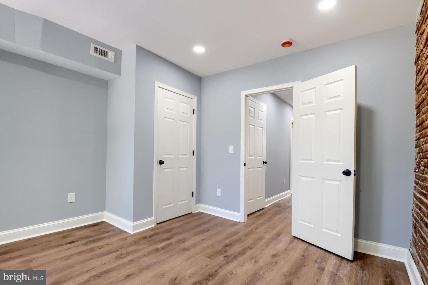 1245 W Lombard Street photo 22