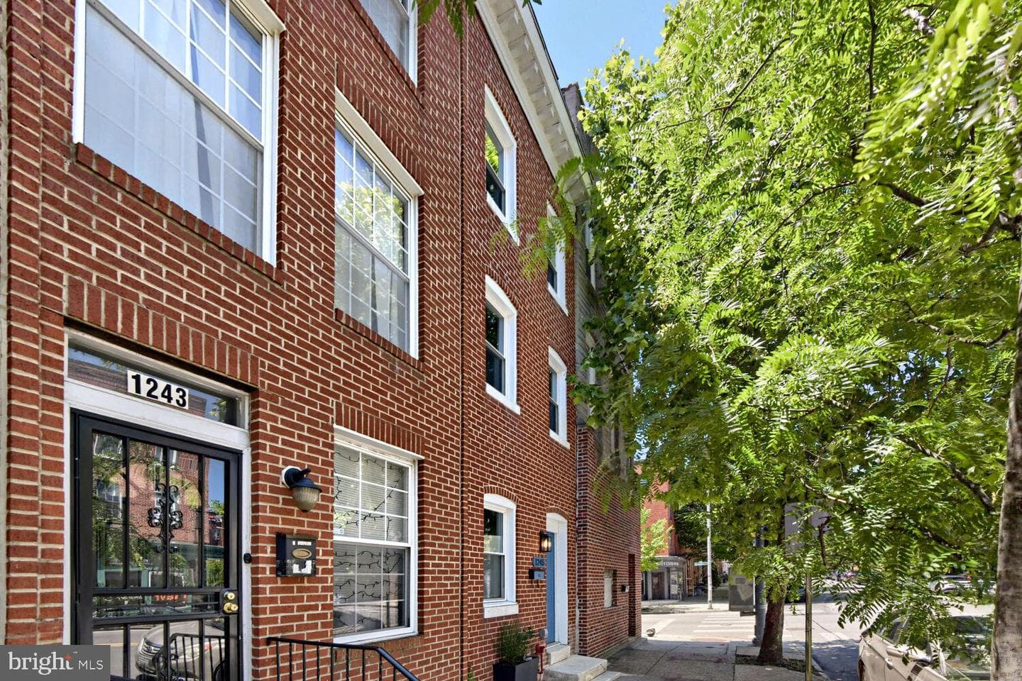 1245 W Lombard Street photo 4