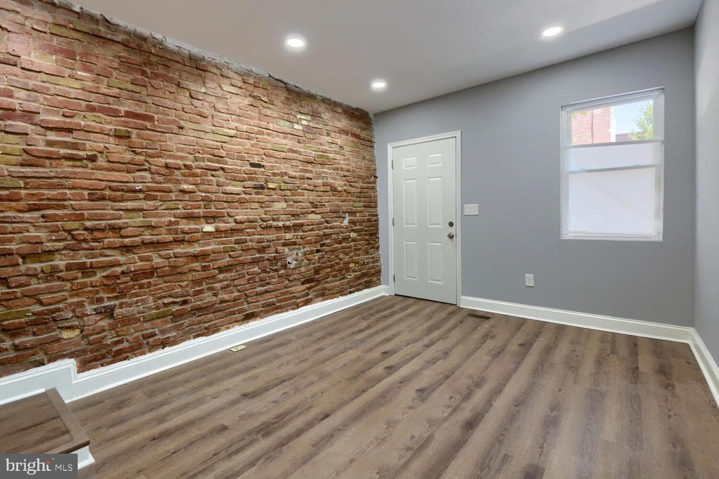 1245 W Lombard Street photo 8