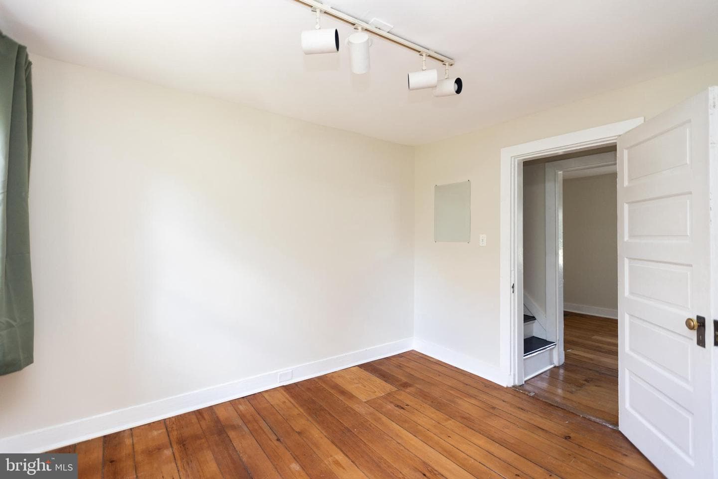 113 E Churchill Street photo 15