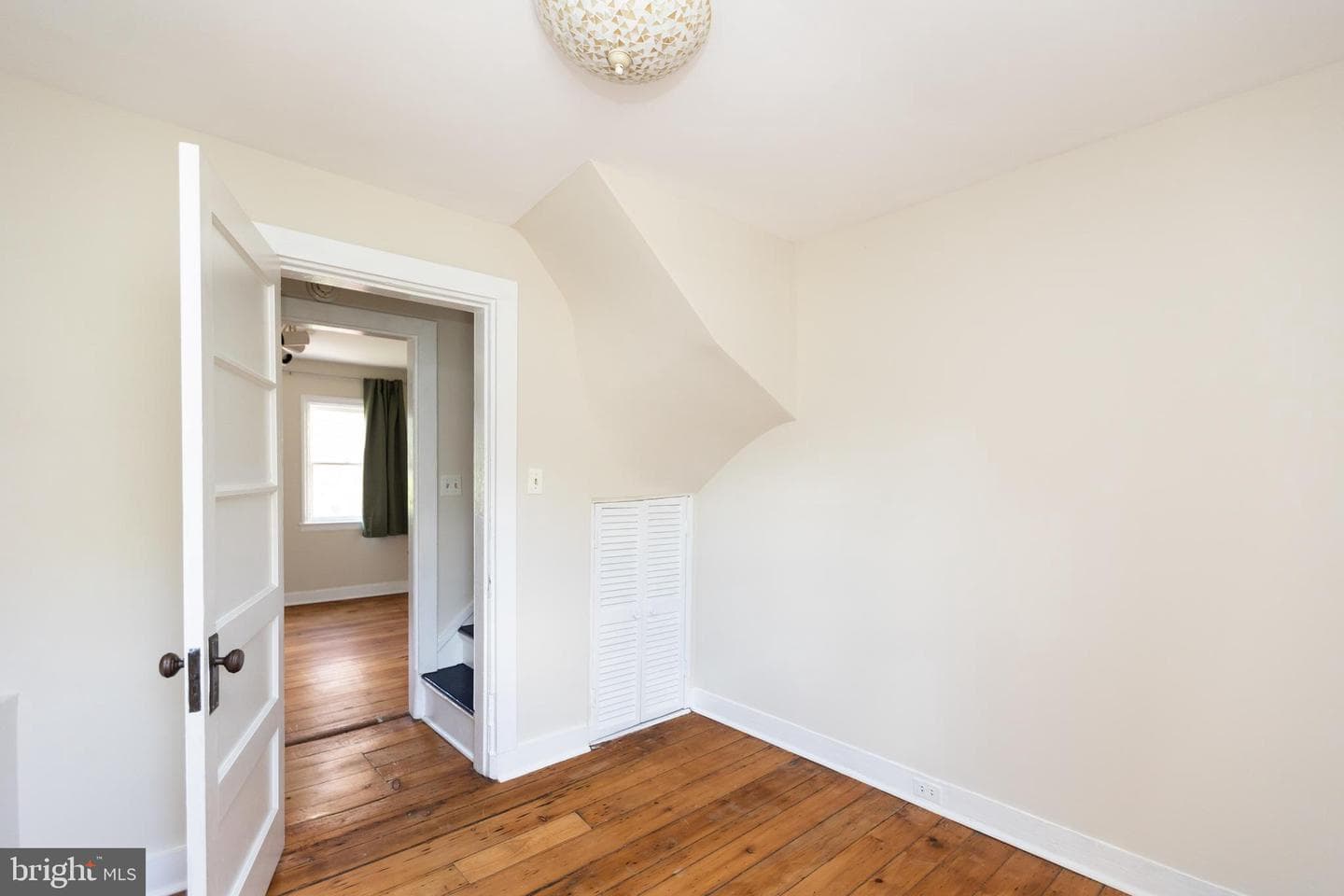 113 E Churchill Street photo 18