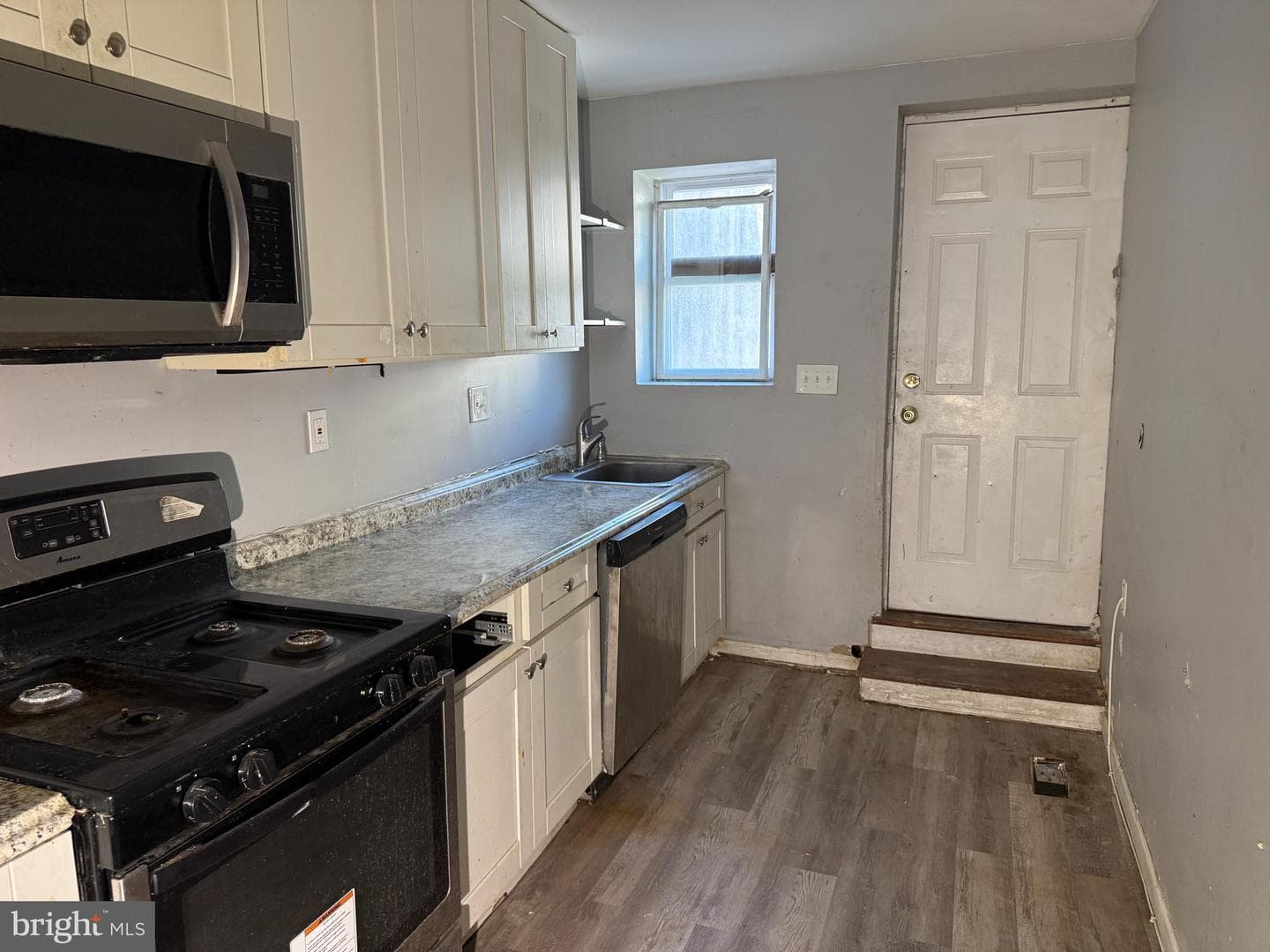 1217 Greenmount Avenue photo 11