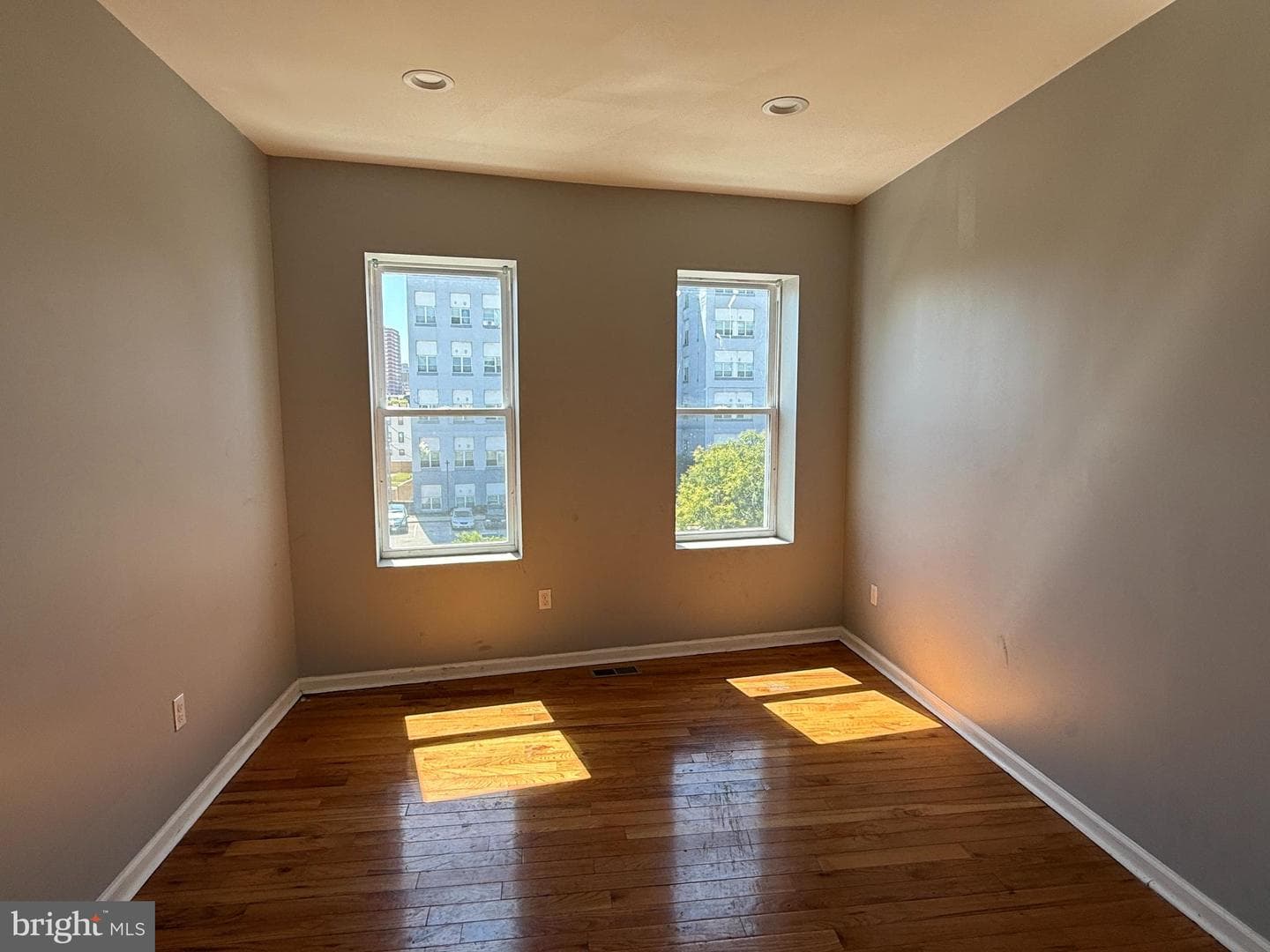 1217 Greenmount Avenue photo 4