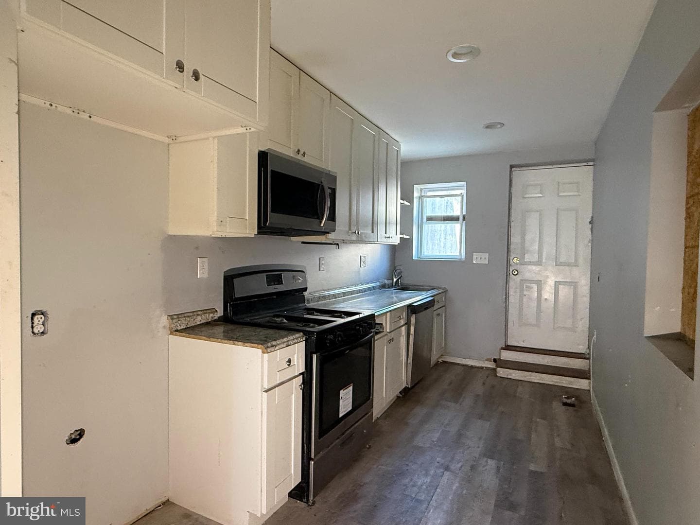 1217 Greenmount Avenue photo 8