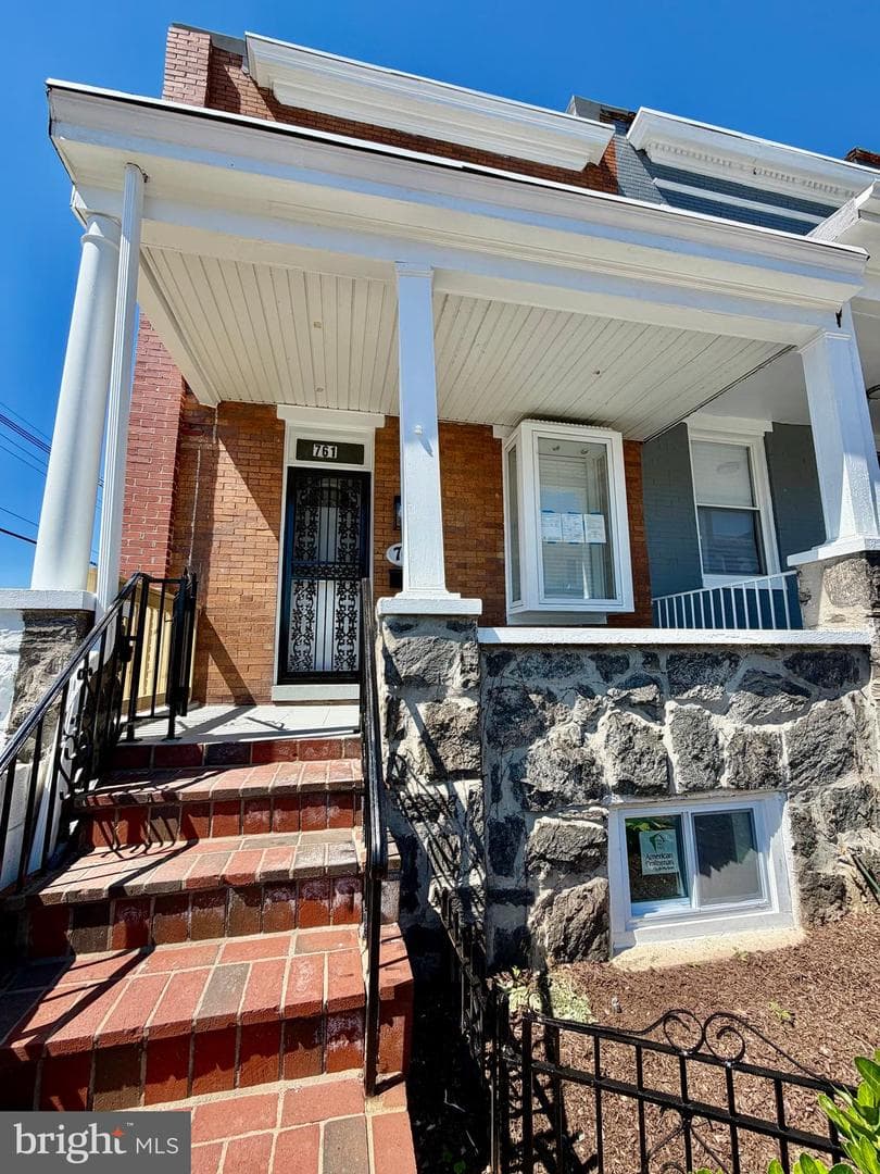 761 Bartlett Avenue photo 19