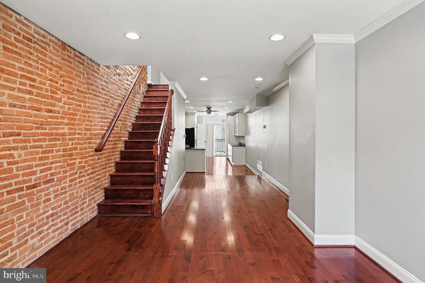 120 E Randall Street photo 4