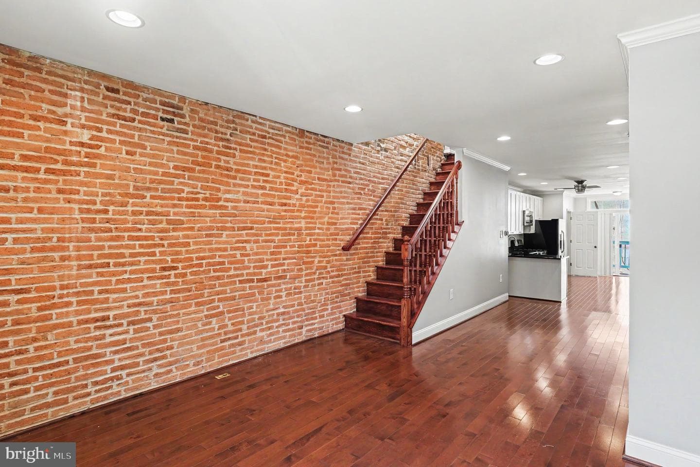 120 E Randall Street photo 5