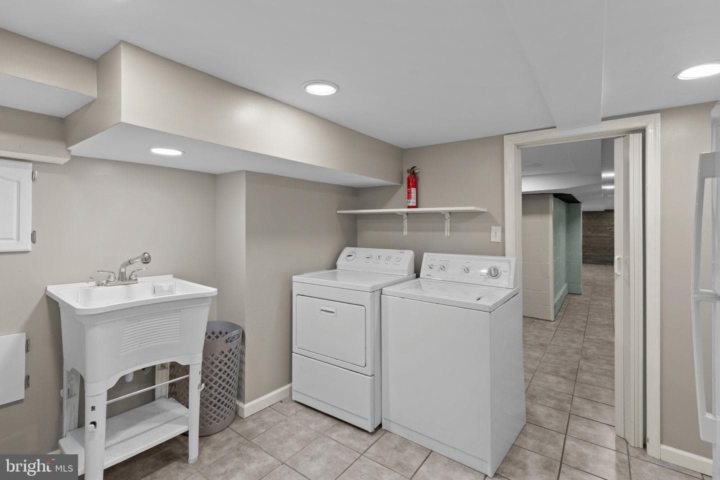 2930 Elliott Street photo 32