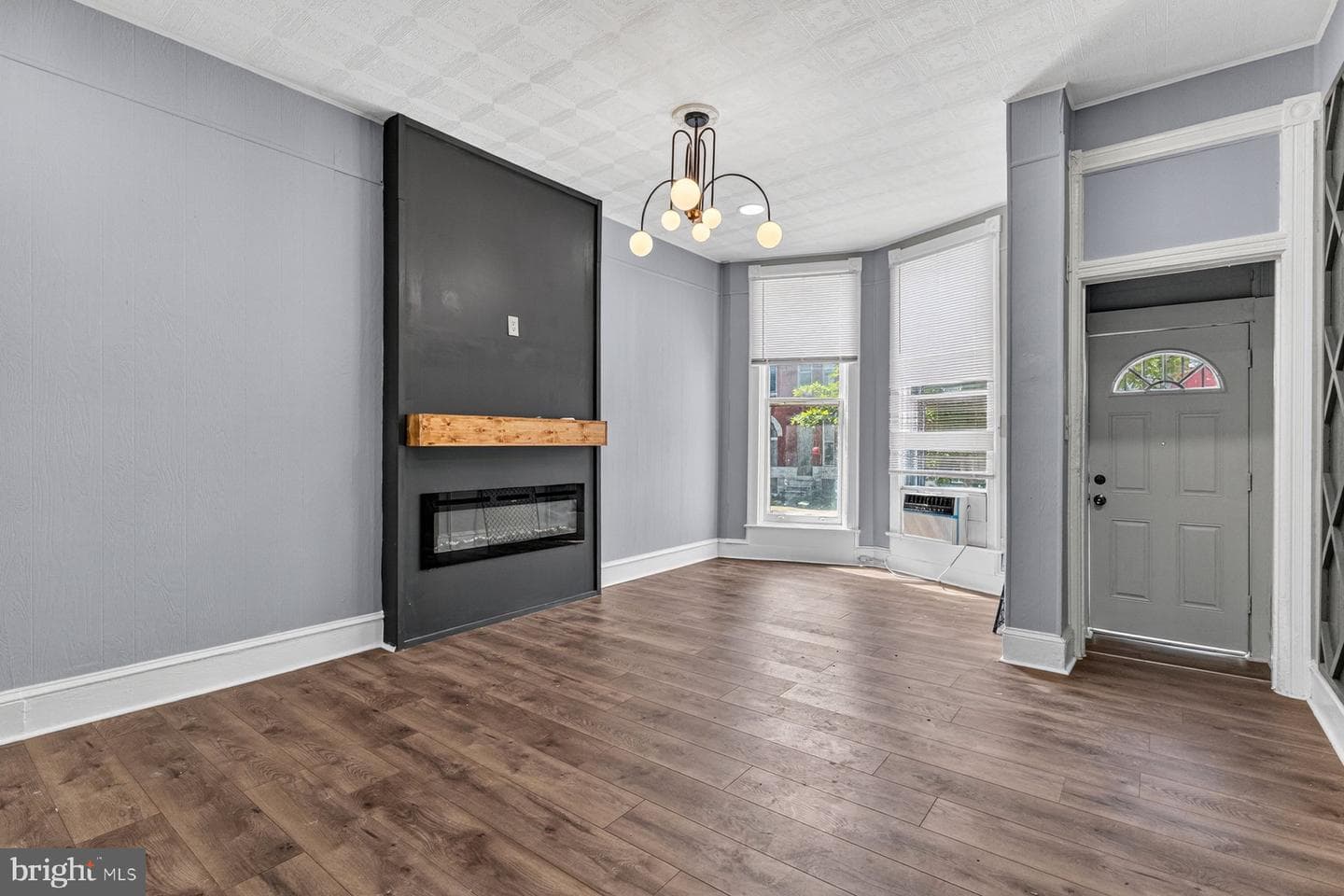 1910 W Fayette Street photo 3