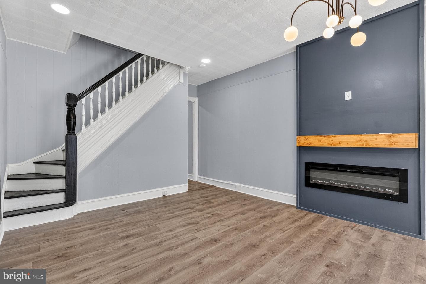 1910 W Fayette Street photo 4