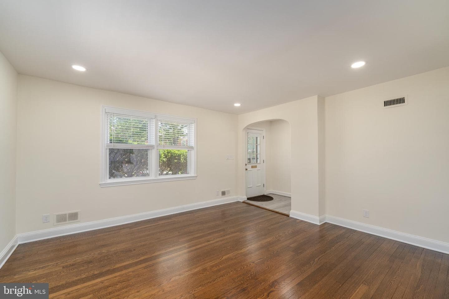 3255 Yosemite Avenue photo 4
