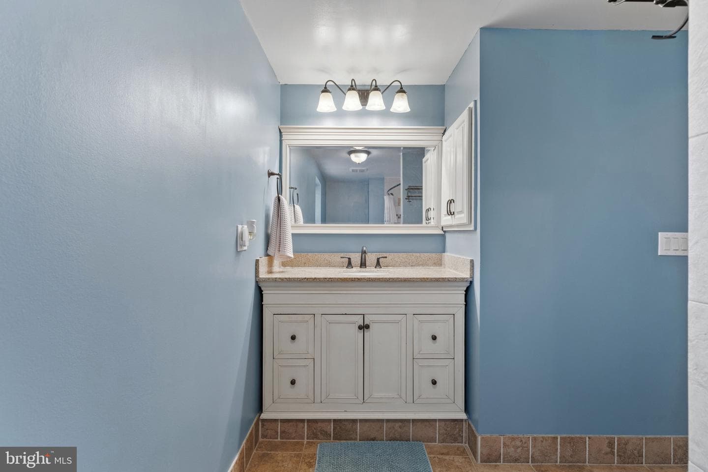 2223 Fleet Street photo 16