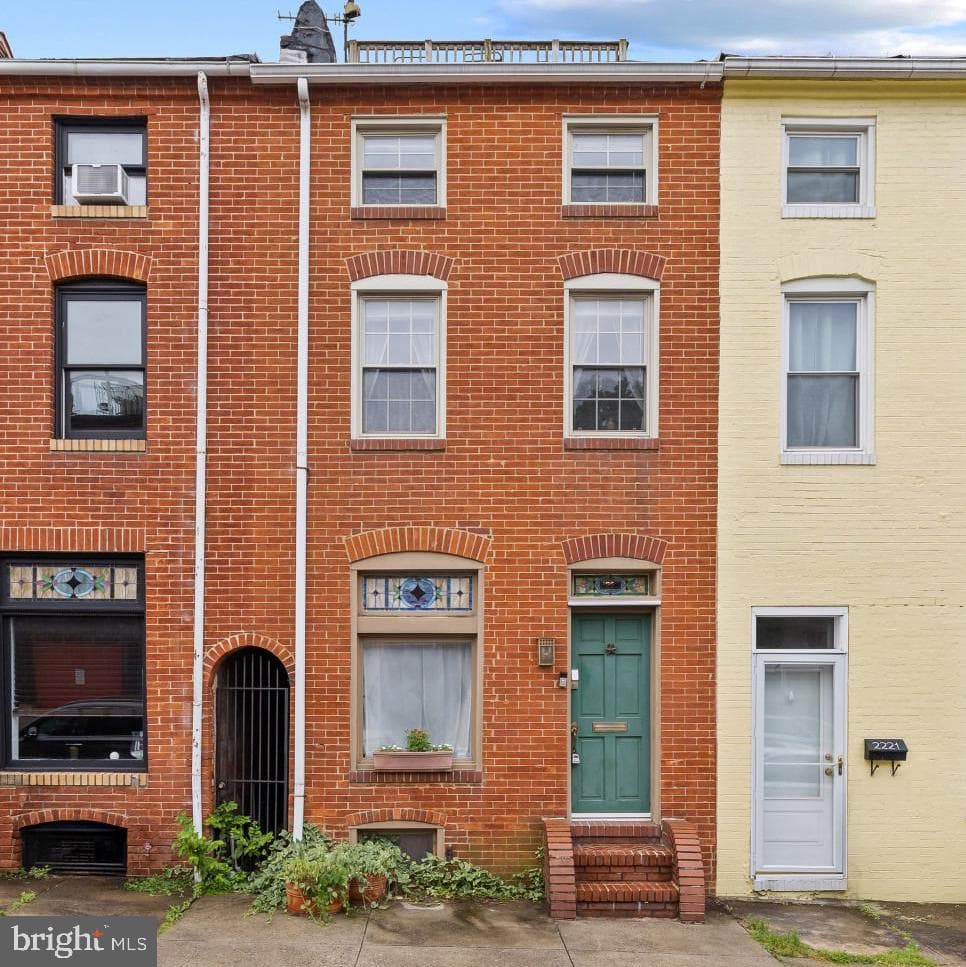 2223 Fleet Street photo 3