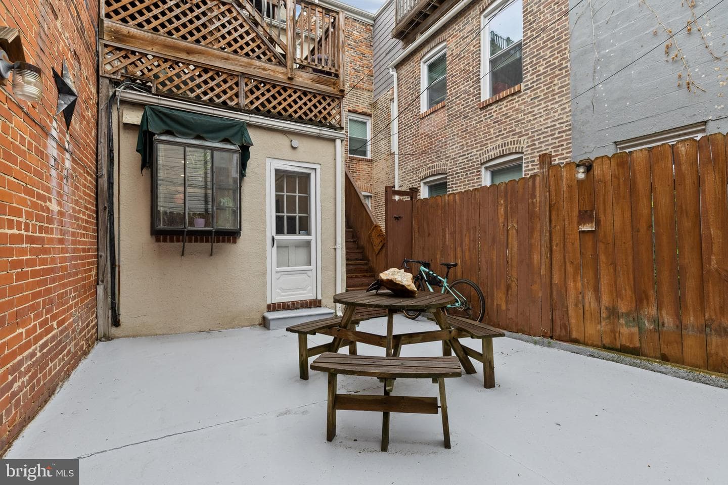 2223 Fleet Street photo 33