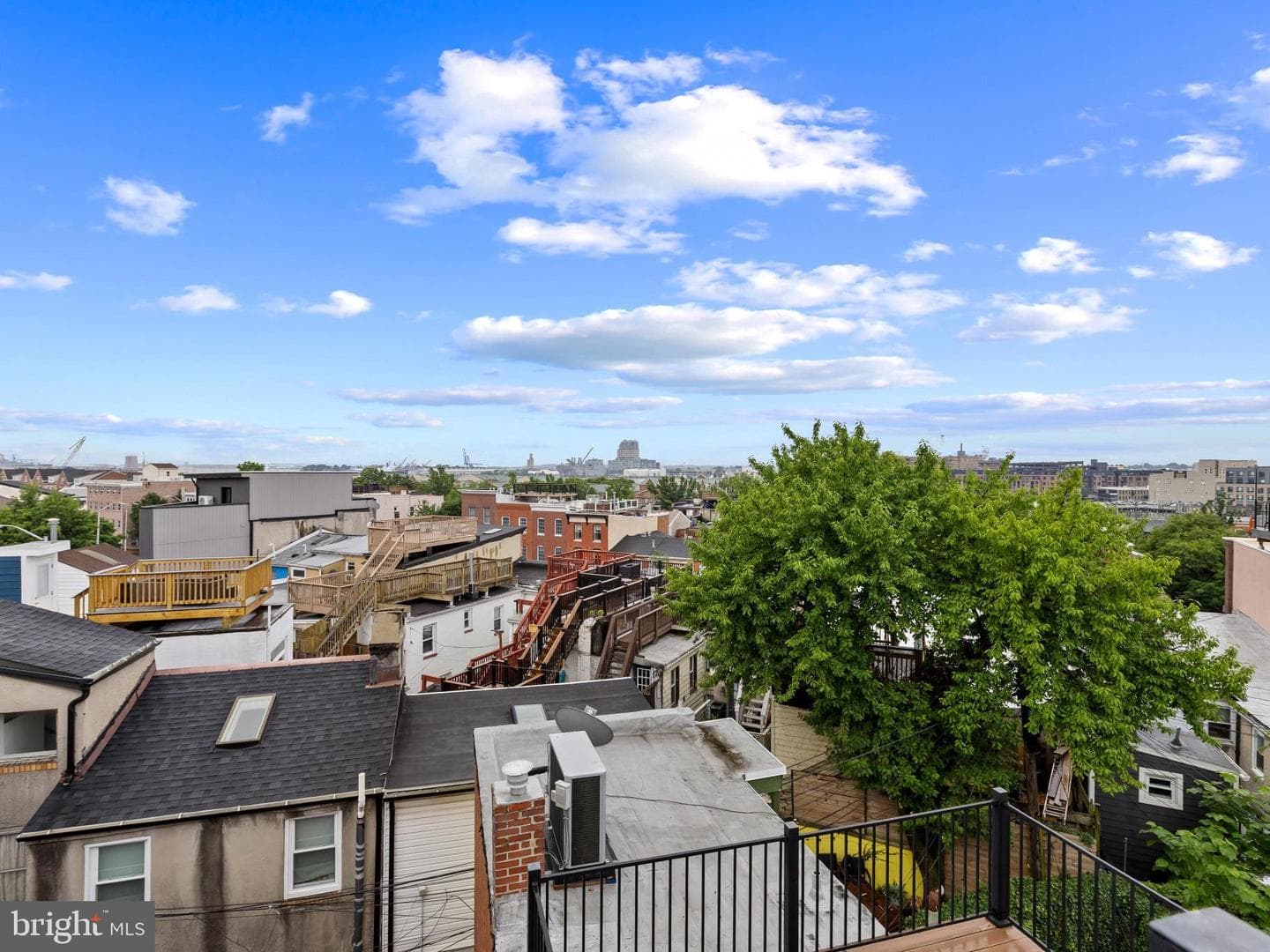 2223 Fleet Street photo 37