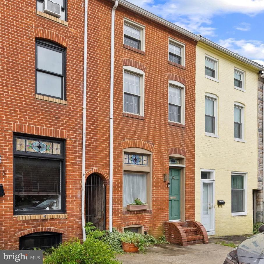 2223 Fleet Street photo 4