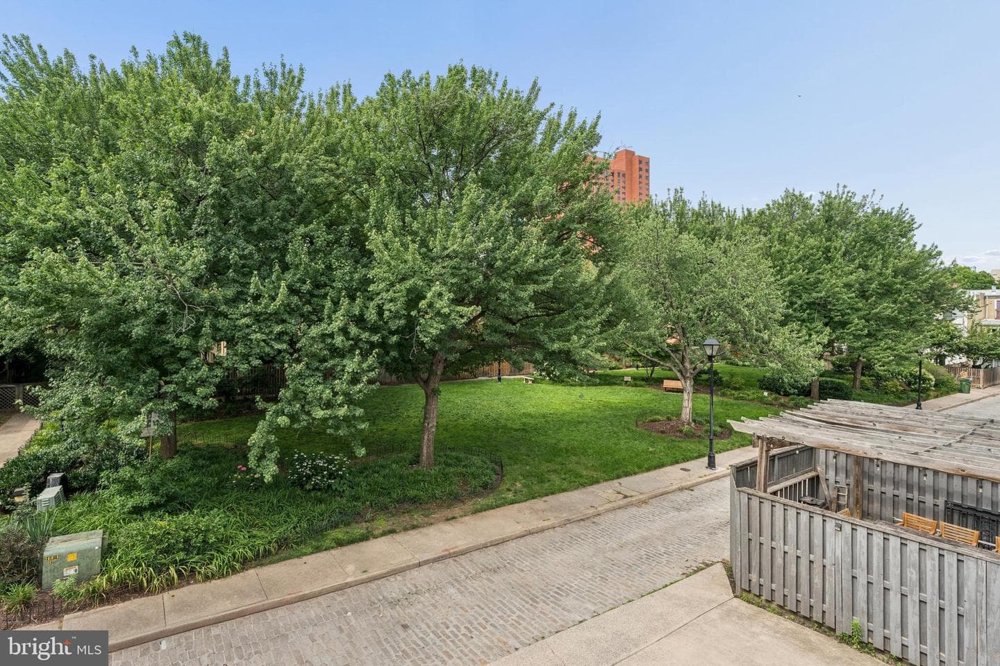 124 W Montgomery Street photo 98