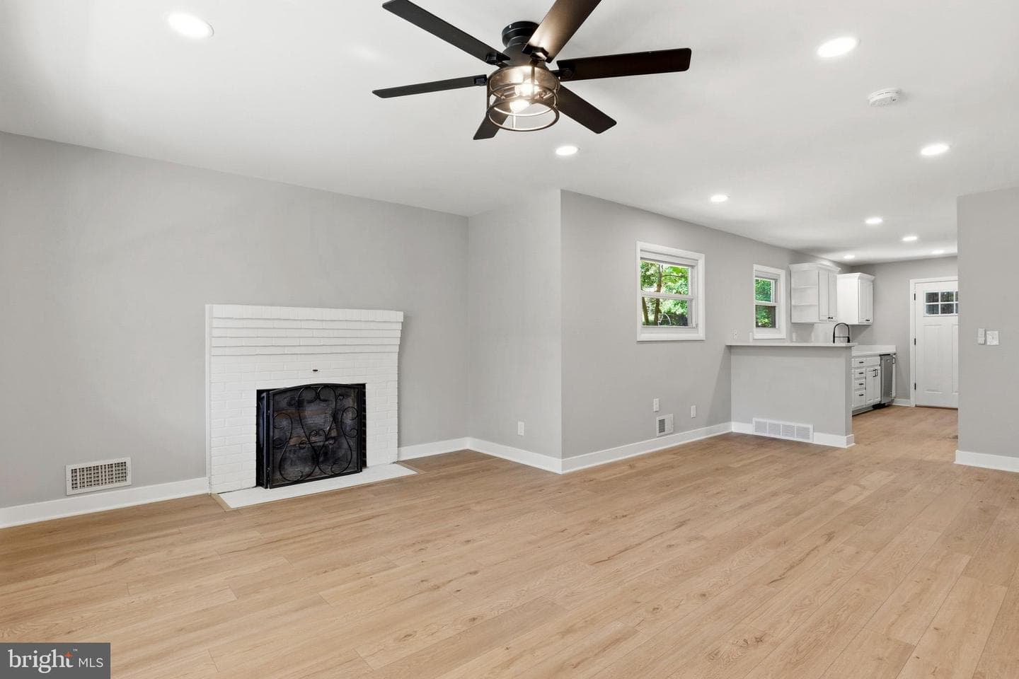 2303 Lyndhurst Avenue photo 2