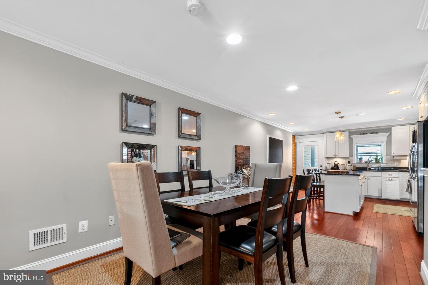 3209 Dillon Street photo 4