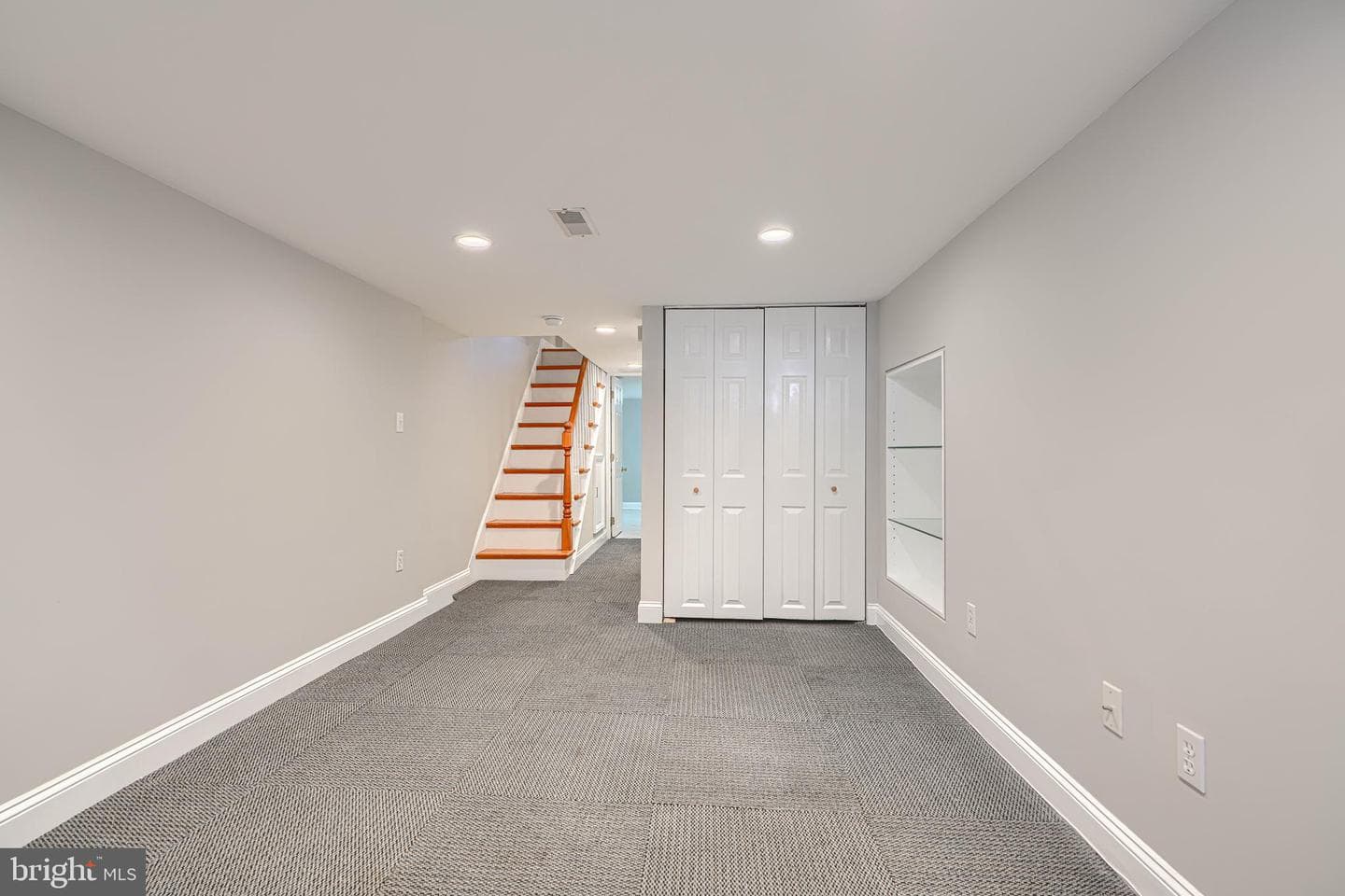 522 S Curley Street photo 24