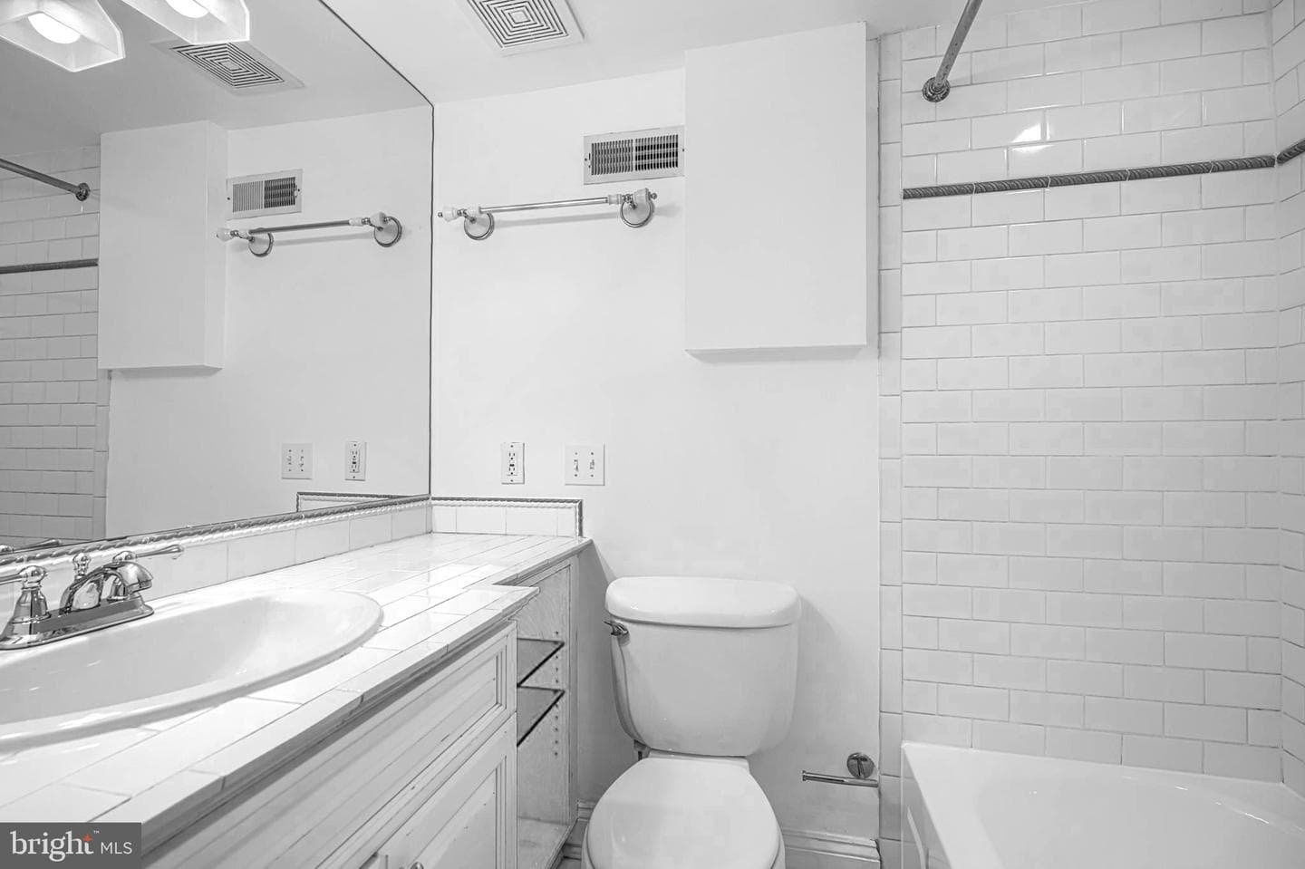 522 S Curley Street photo 28