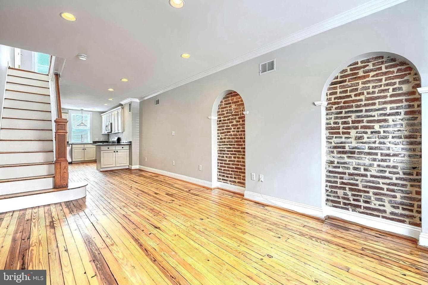 522 S Curley Street photo 4