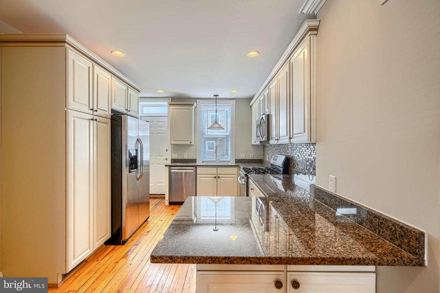 522 S Curley Street photo 7