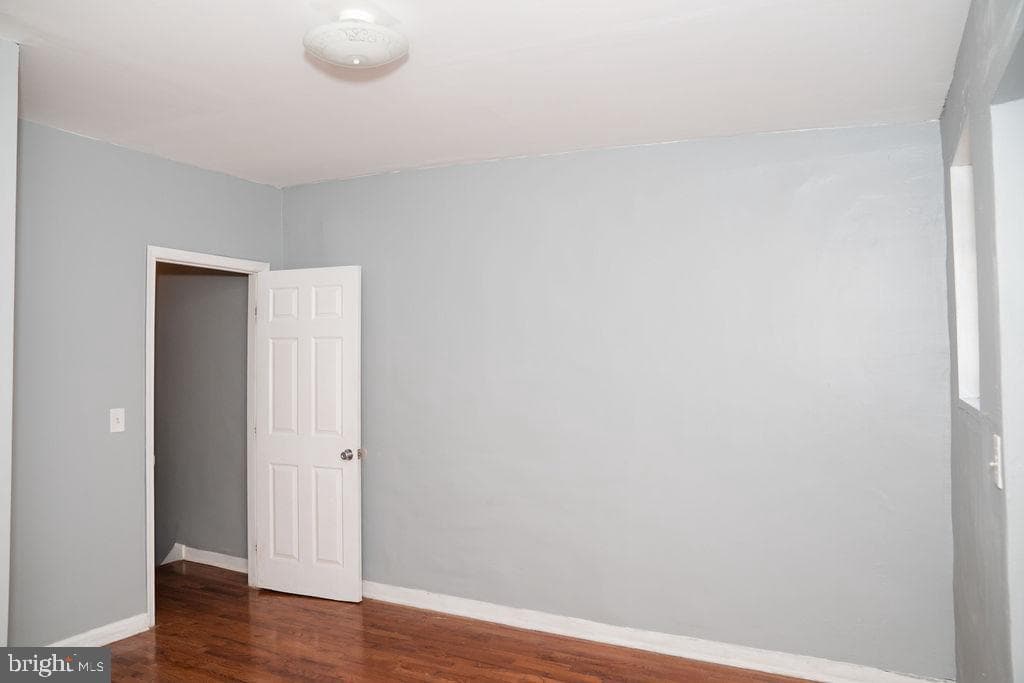2630 E Monument Street photo 16