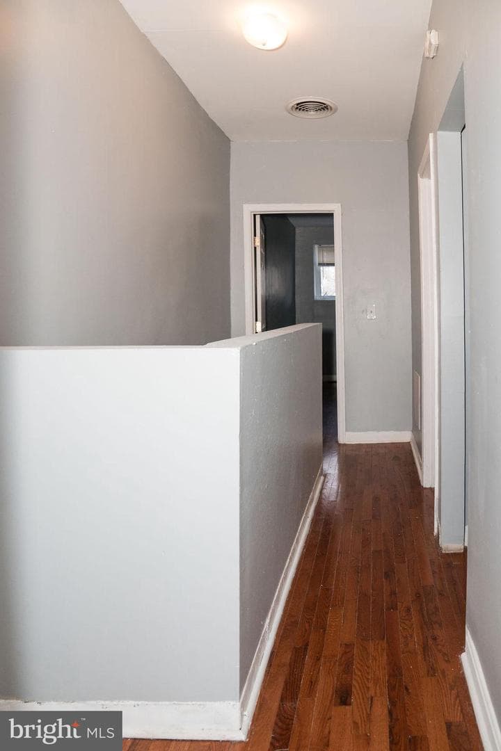 2630 E Monument Street photo 23