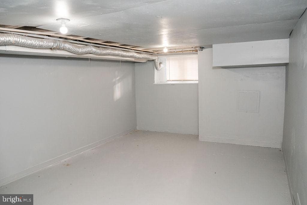 2630 E Monument Street photo 30