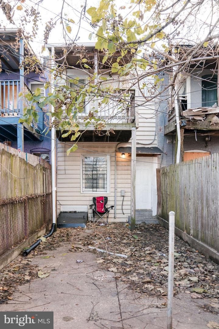 2630 E Monument Street photo 32