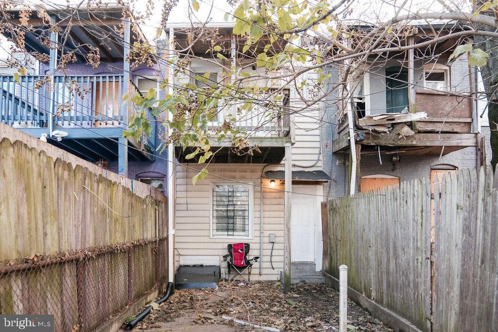 2630 E Monument Street photo 33