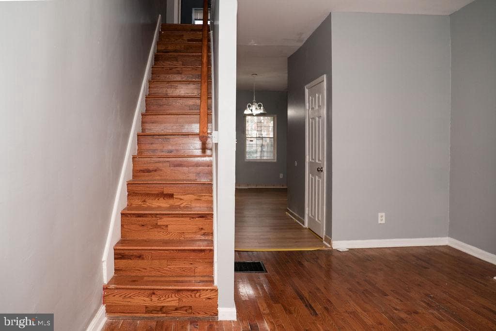 2630 E Monument Street photo 9