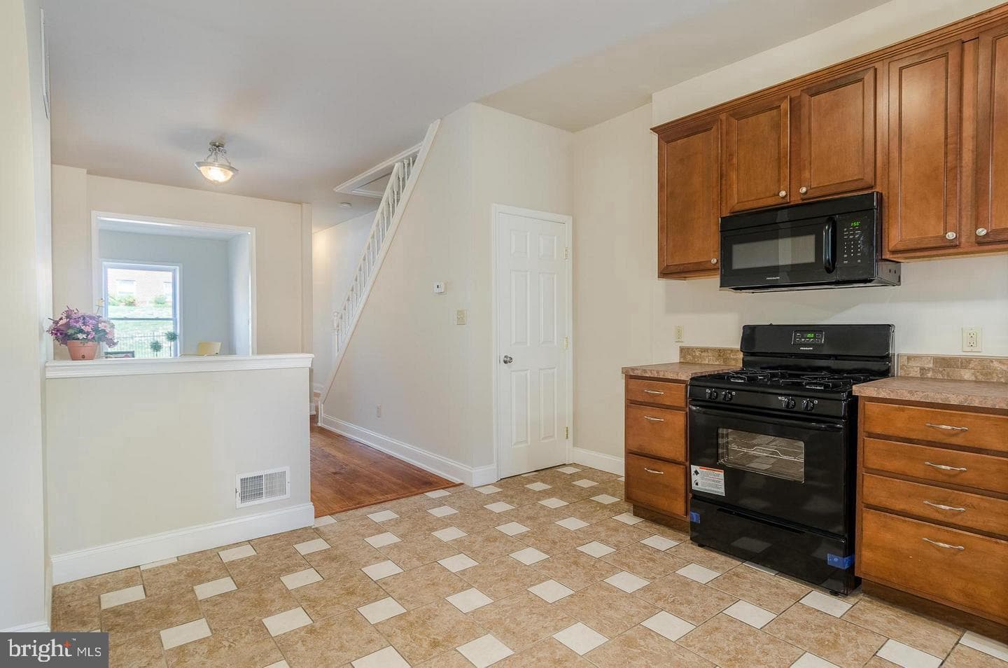 2219 W Baltimore Street W photo 7