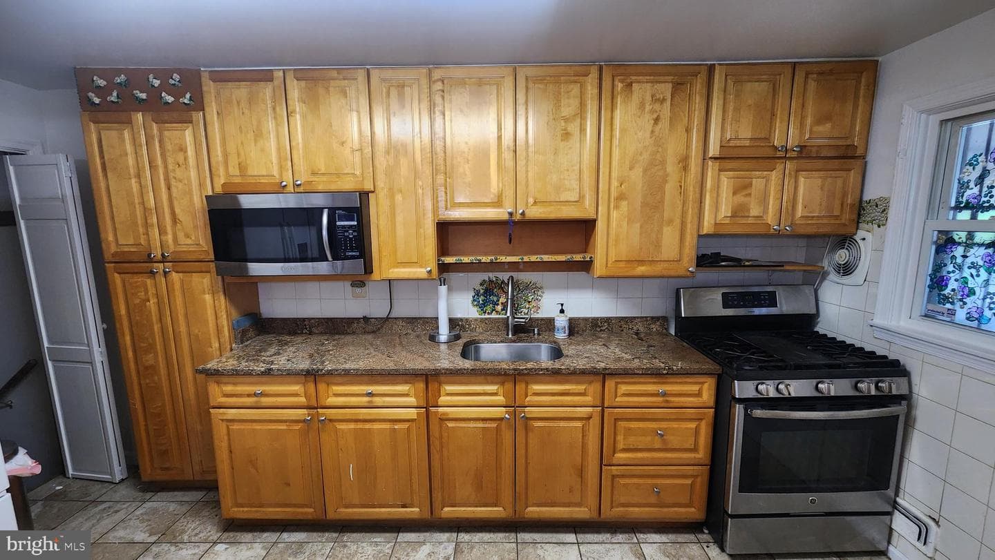 834 Umbra Street photo 6