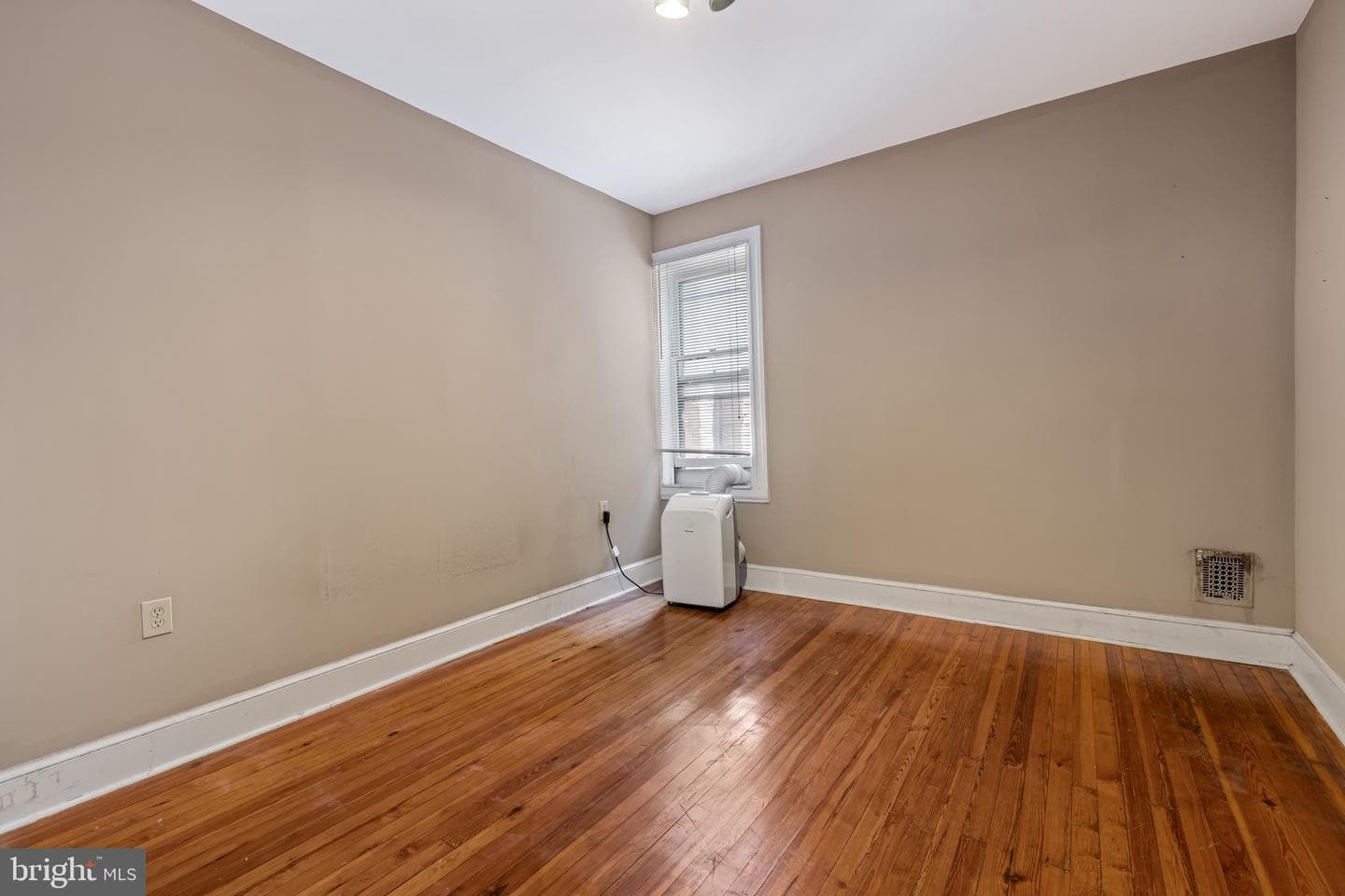 2503 Guilford Avenue photo 21
