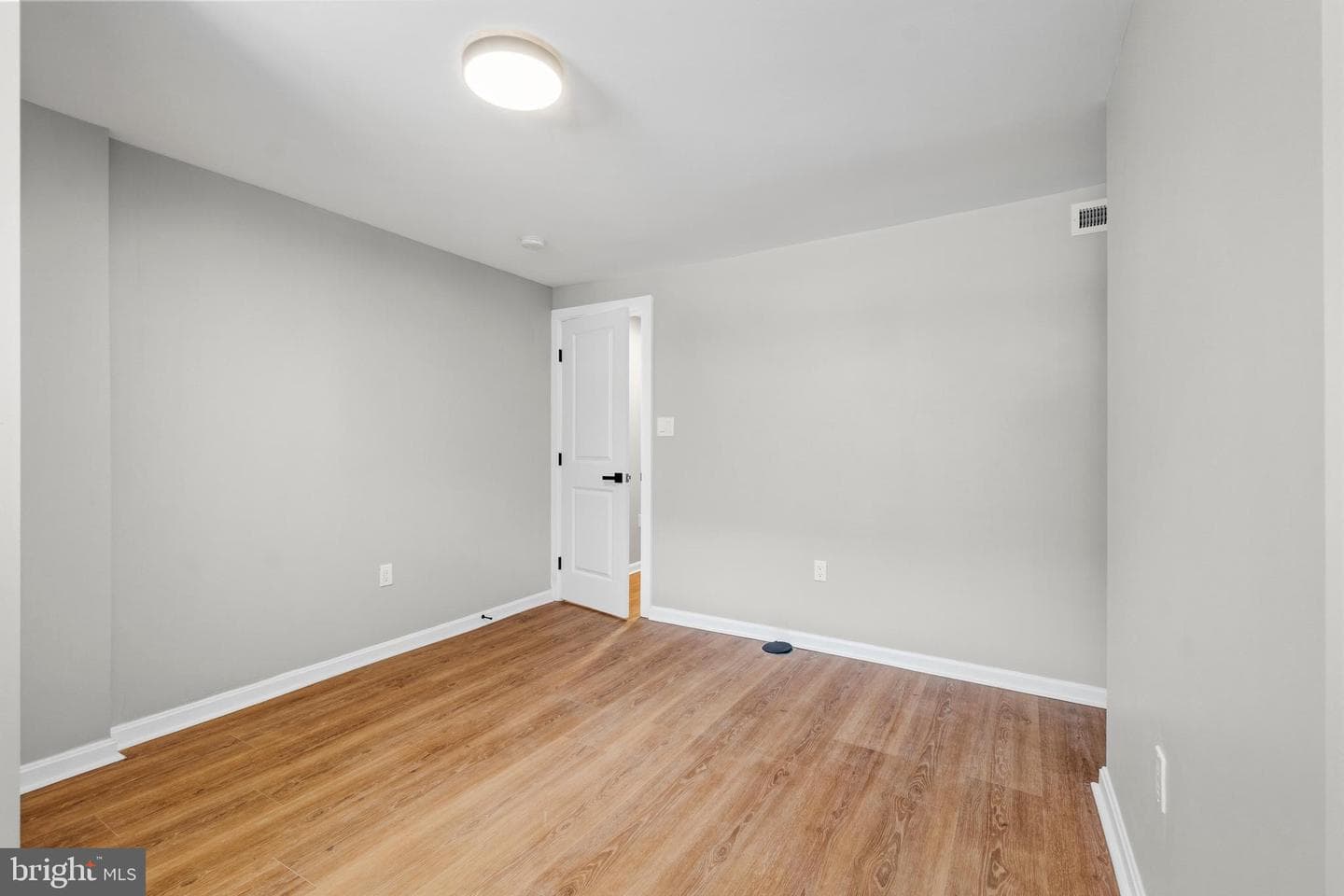 1410 E Lanvale Street photo 25
