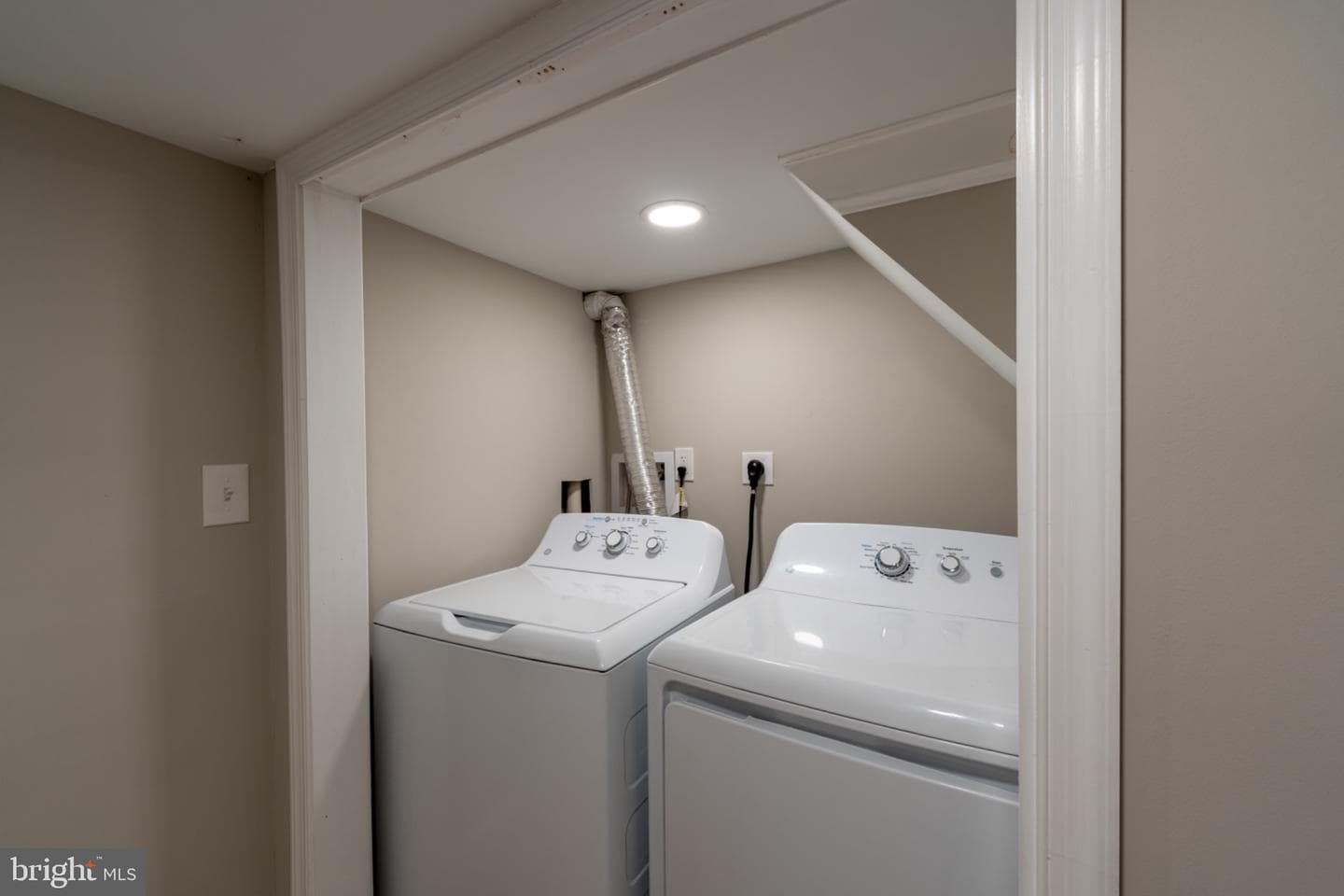 1521 Carswell Street photo 10