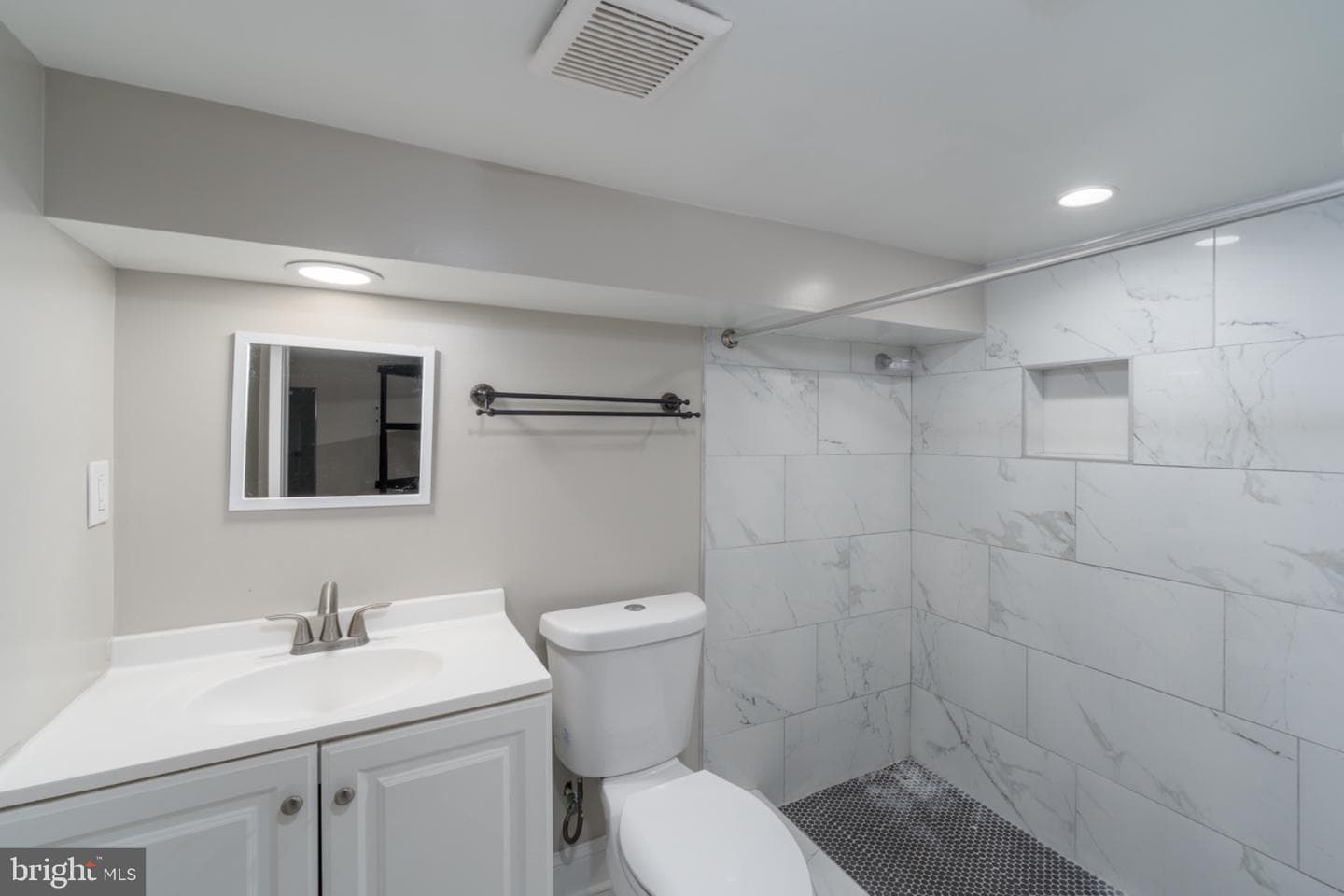 1521 Carswell Street photo 11