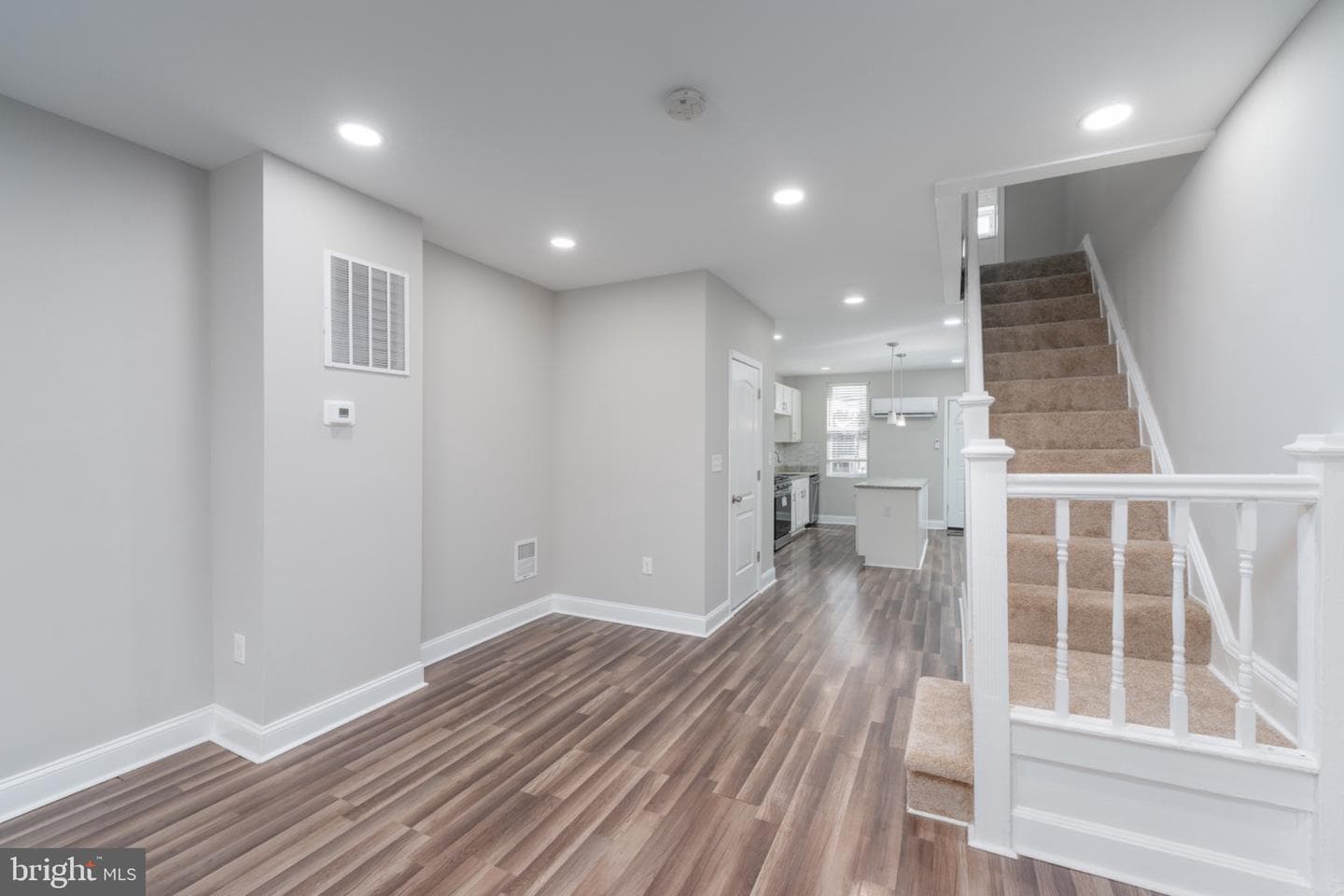 1521 Carswell Street photo 6