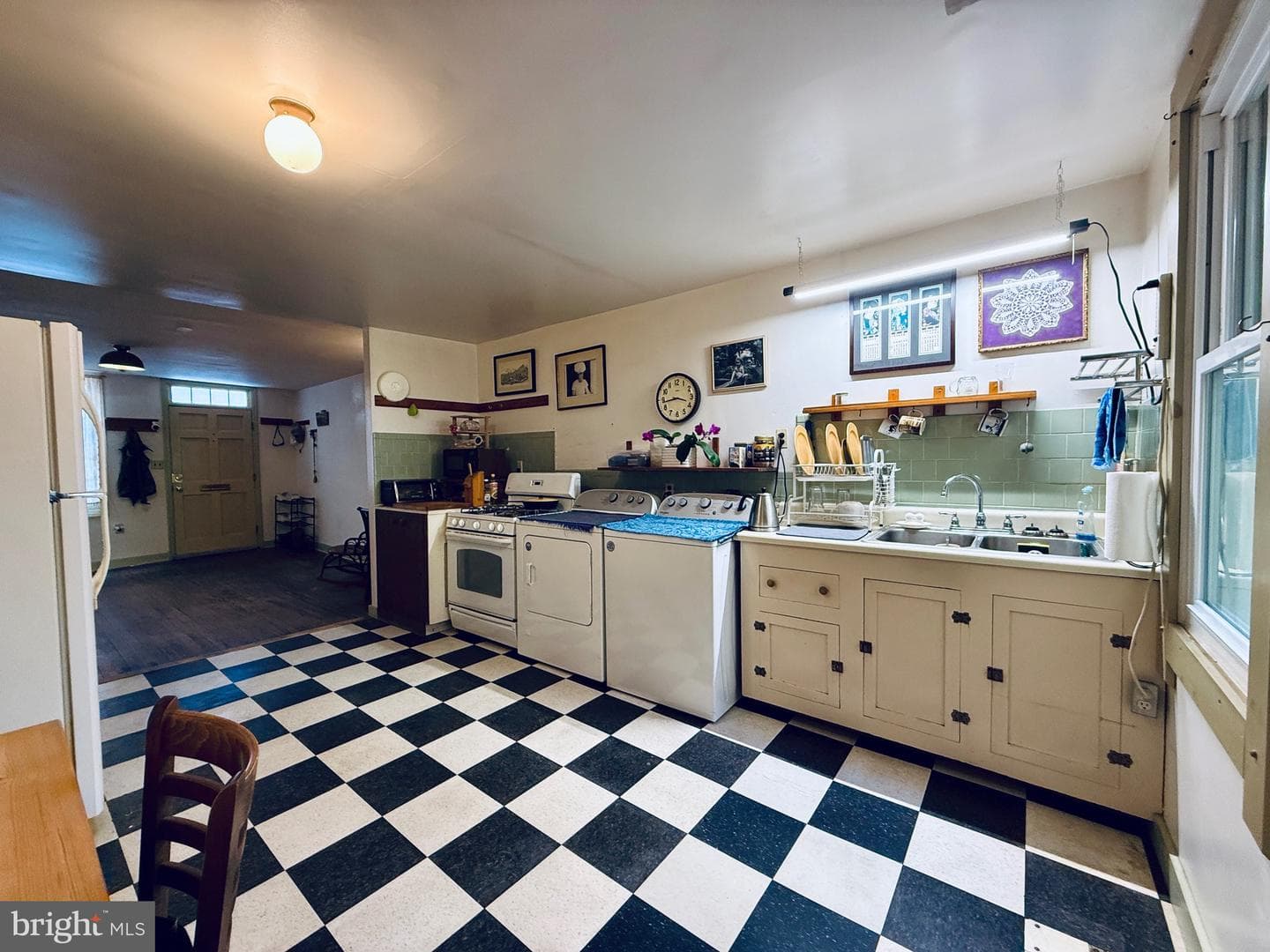 1631 Shakespeare Street photo 6