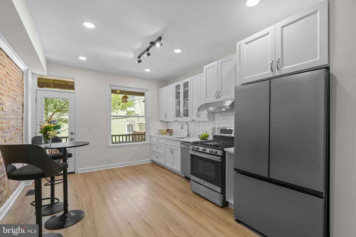 3637 Chestnut Avenue photo 11