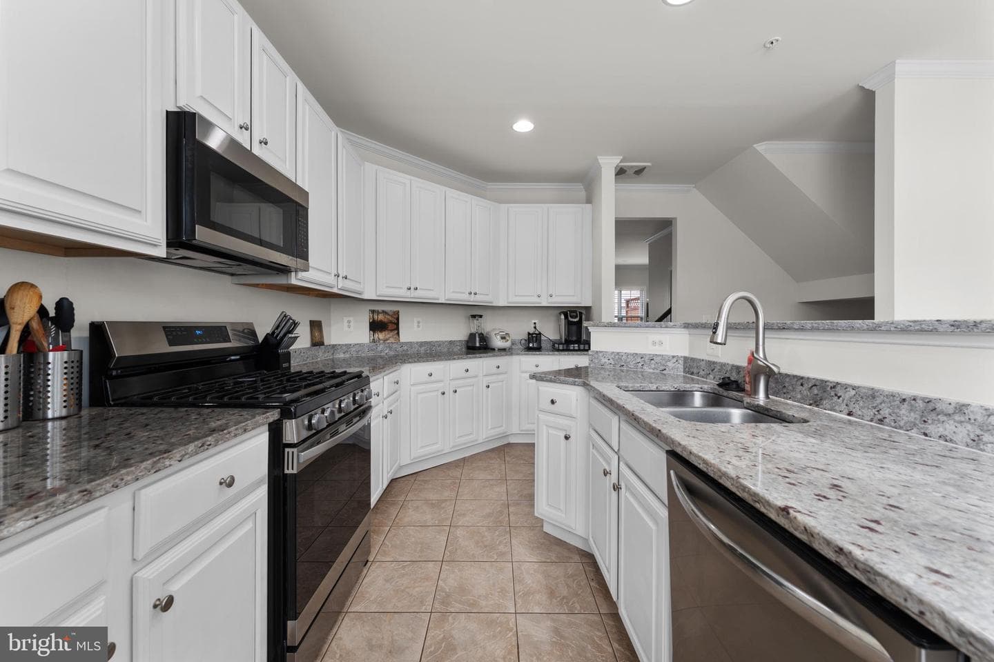 310 Parkin Street photo 9