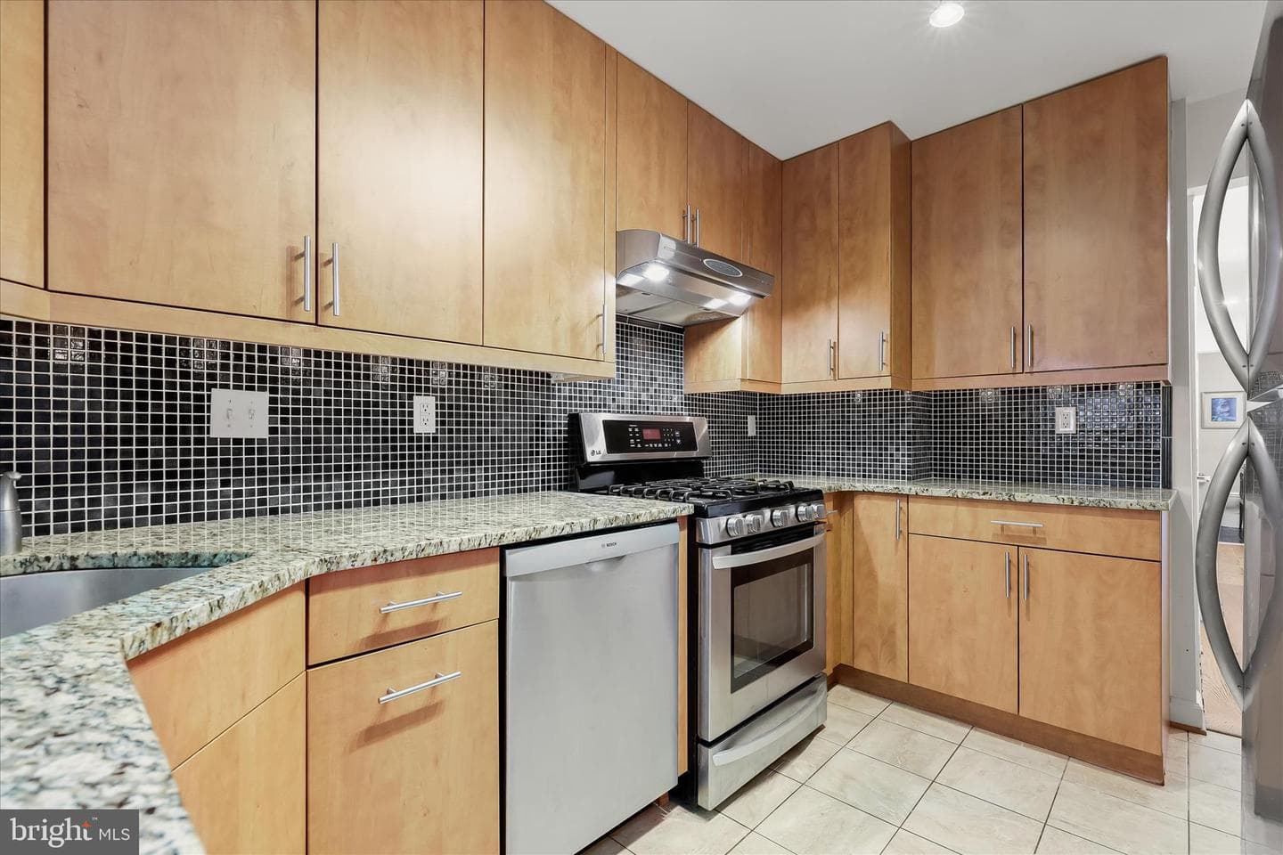 112 W Lee Street photo 18
