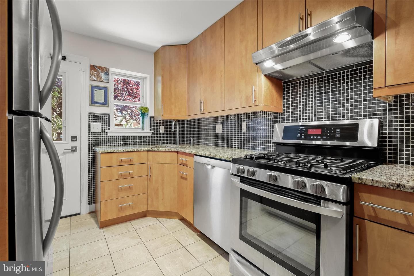 112 W Lee Street photo 19