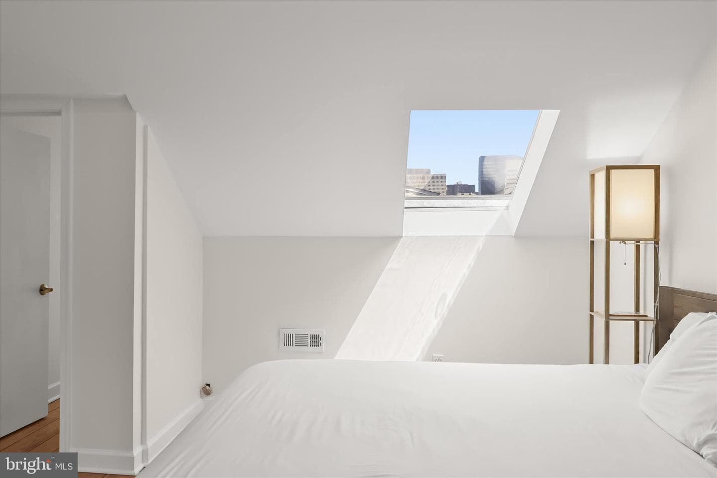 112 W Lee Street photo 38