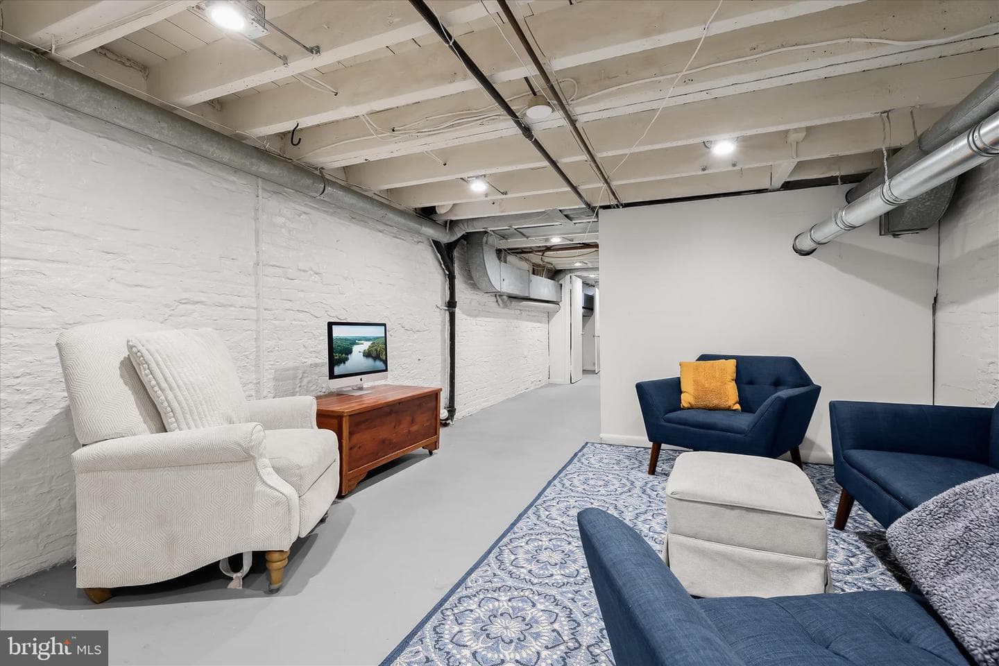 112 W Lee Street photo 44