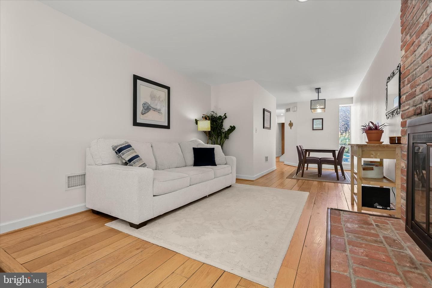 112 W Lee Street photo 9
