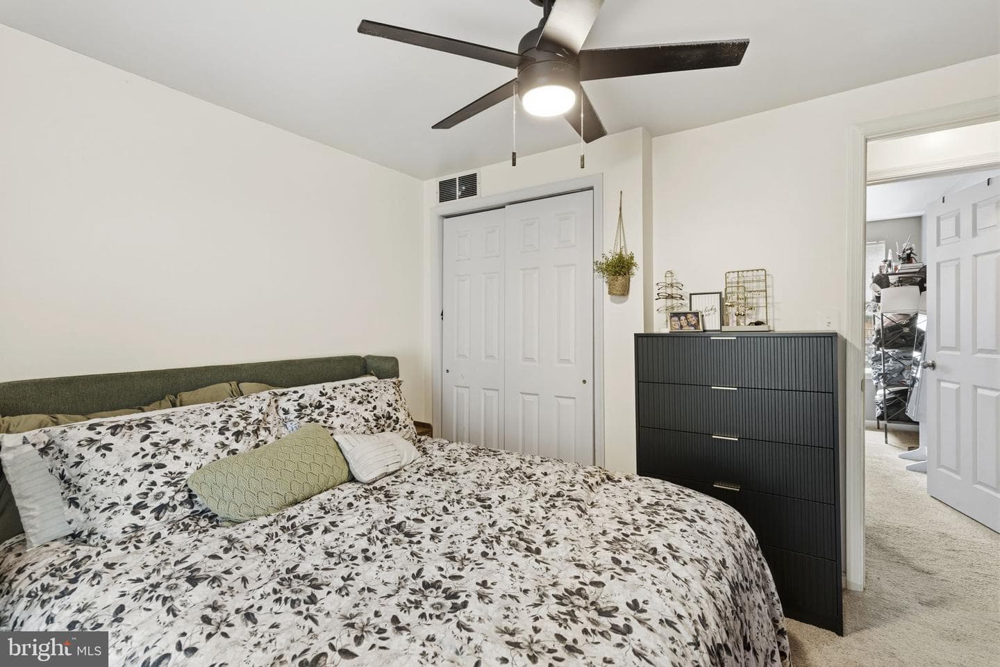 1427 Olive Street photo 17