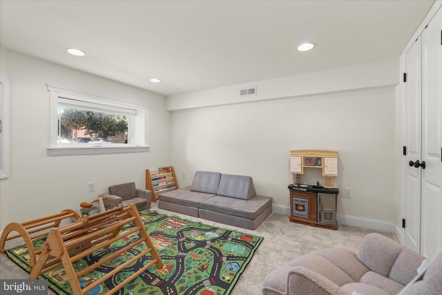 3729 Hudson Street photo 29